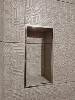 سيراميك زخرفي منقوش